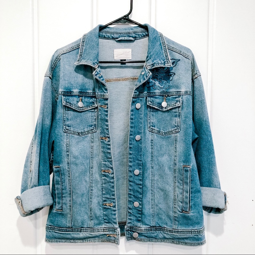 Universal threads embroidered jean jacket!